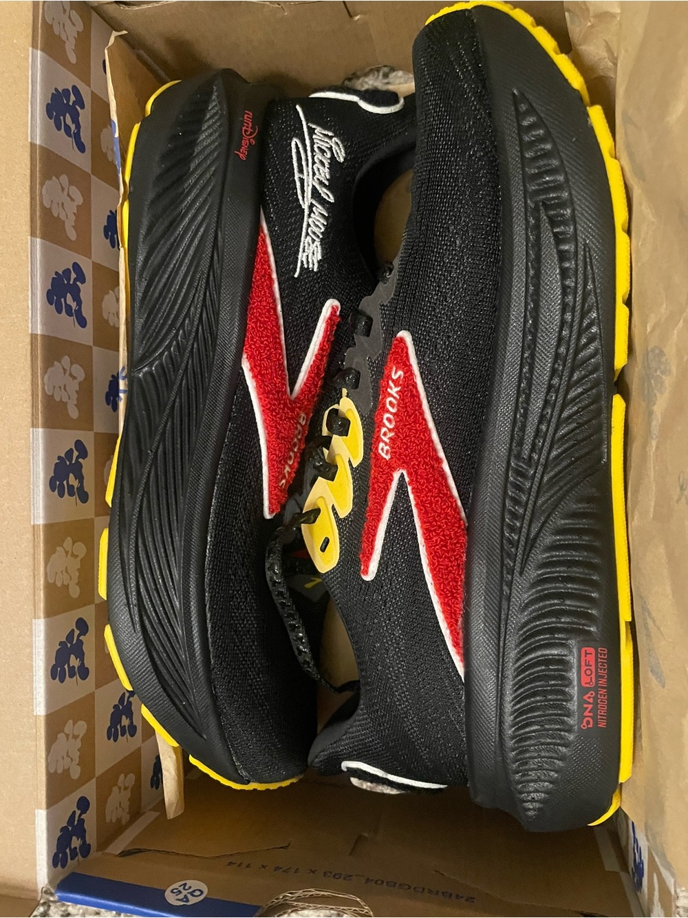 Brooks Ghost 17 Disney x Mickey Mouse Womens Running Shoes Black/Red